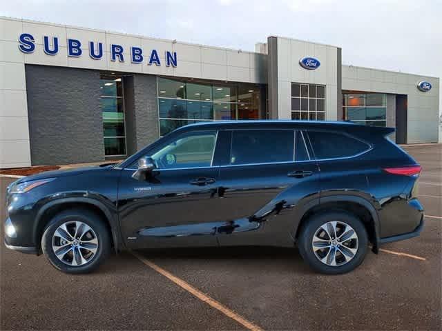 used 2021 Toyota Highlander Hybrid car, priced at $30,800