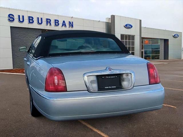 used 2000 Lincoln Town Car car, priced at $11,900