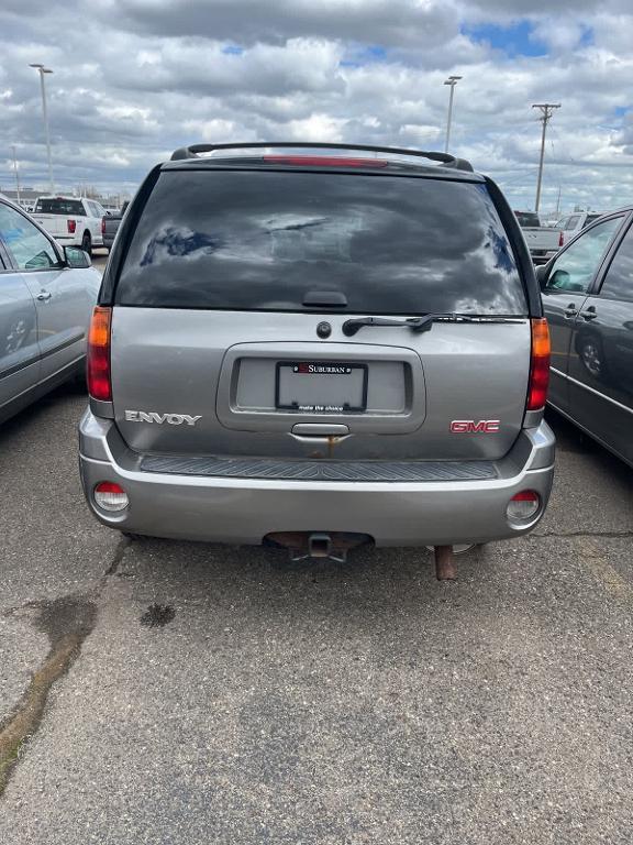 used 2005 GMC Envoy car, priced at $2,800