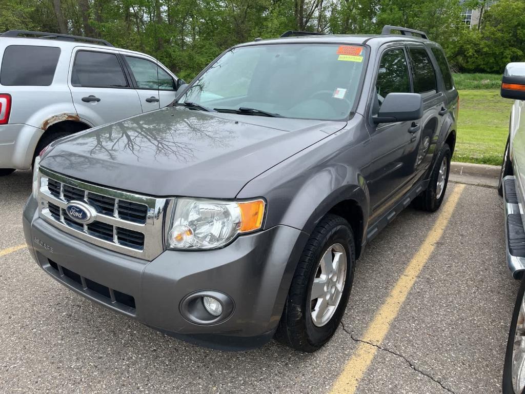 used 2010 Ford Escape car, priced at $3,900