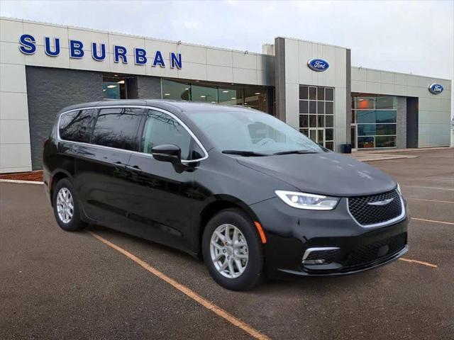 used 2024 Chrysler Pacifica car, priced at $32,995