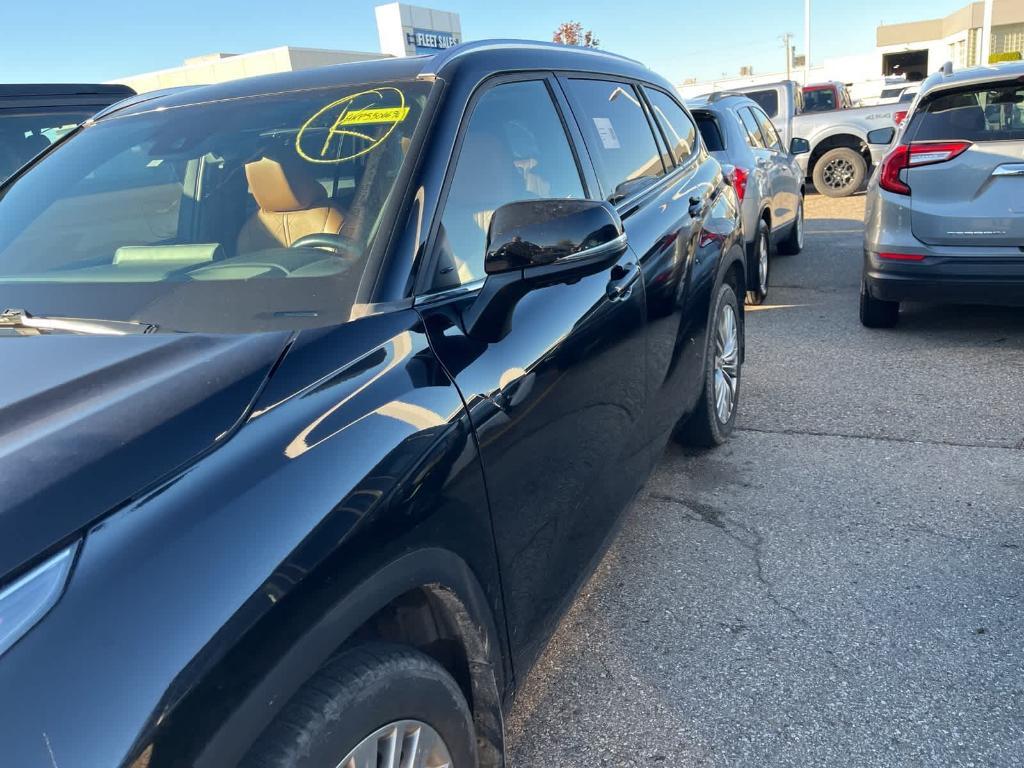 used 2023 Toyota Highlander car, priced at $41,995