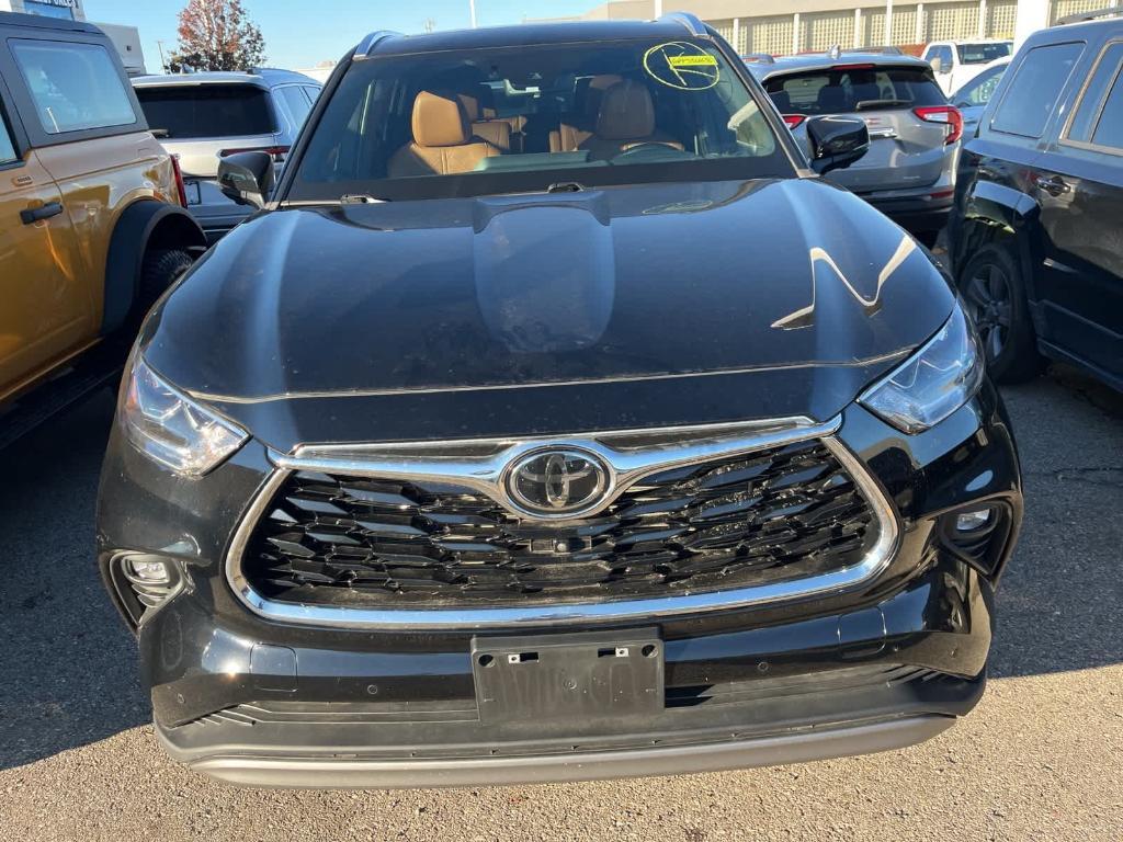 used 2023 Toyota Highlander car, priced at $41,995