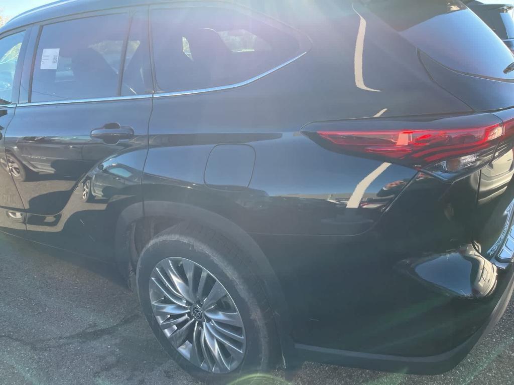 used 2023 Toyota Highlander car, priced at $41,995