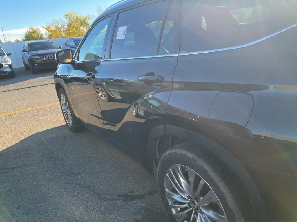 used 2023 Toyota Highlander car, priced at $41,995