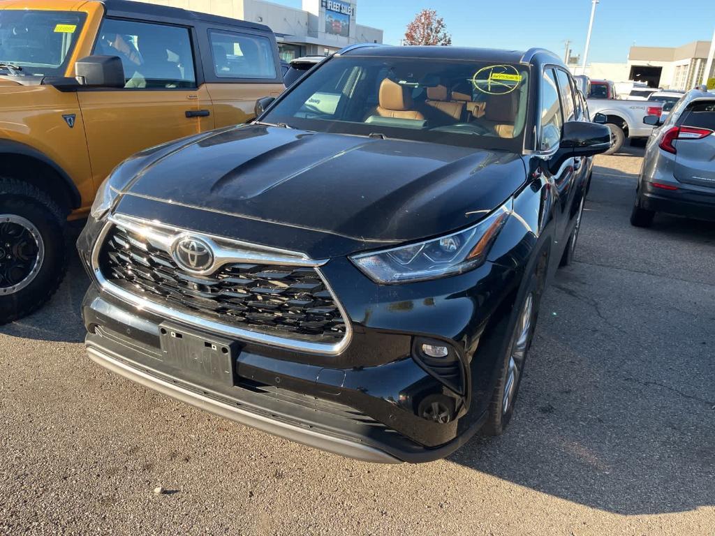 used 2023 Toyota Highlander car, priced at $41,995