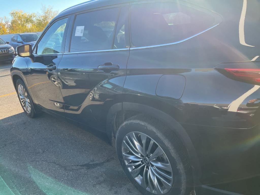 used 2023 Toyota Highlander car, priced at $41,995