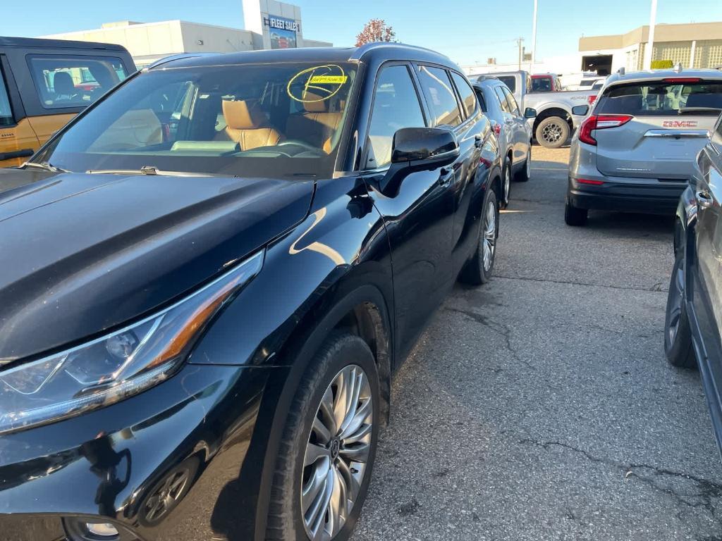 used 2023 Toyota Highlander car, priced at $41,995