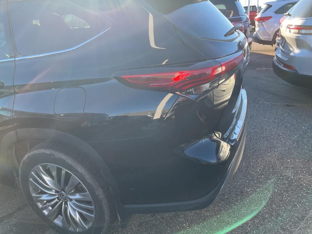 used 2023 Toyota Highlander car, priced at $41,995