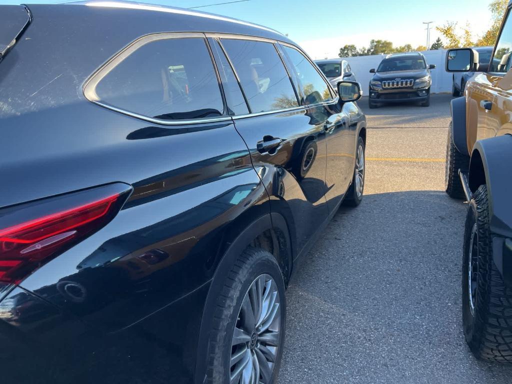 used 2023 Toyota Highlander car, priced at $41,995