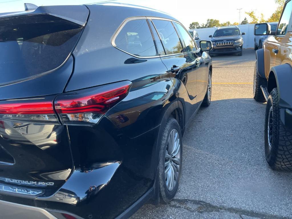 used 2023 Toyota Highlander car, priced at $41,995