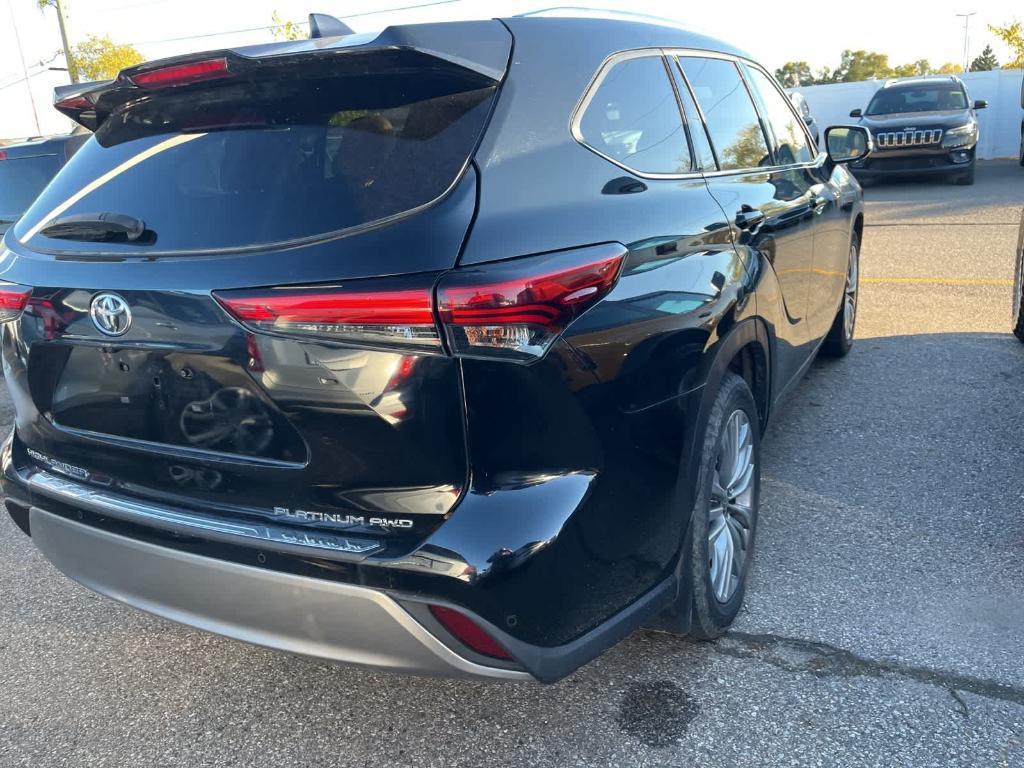 used 2023 Toyota Highlander car, priced at $41,995