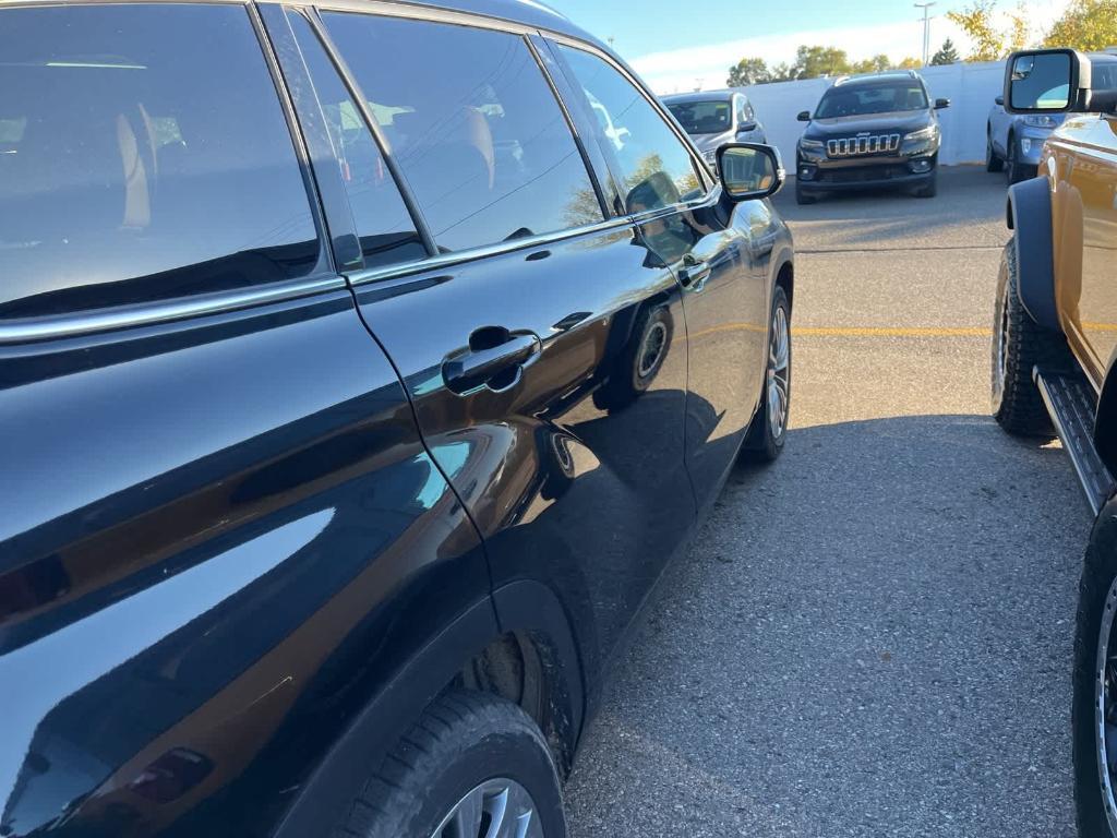 used 2023 Toyota Highlander car, priced at $41,995