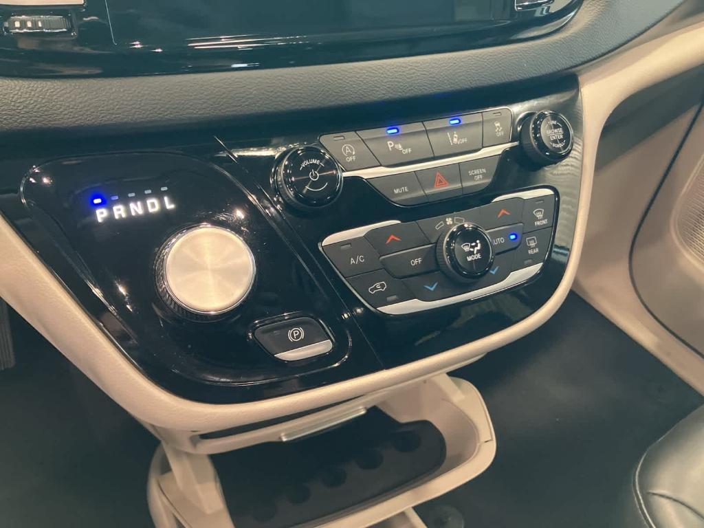 used 2024 Chrysler Pacifica car, priced at $29,995