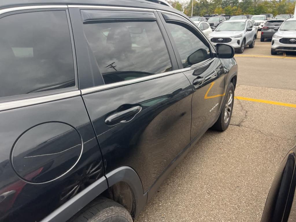 used 2019 Jeep Cherokee car, priced at $13,600