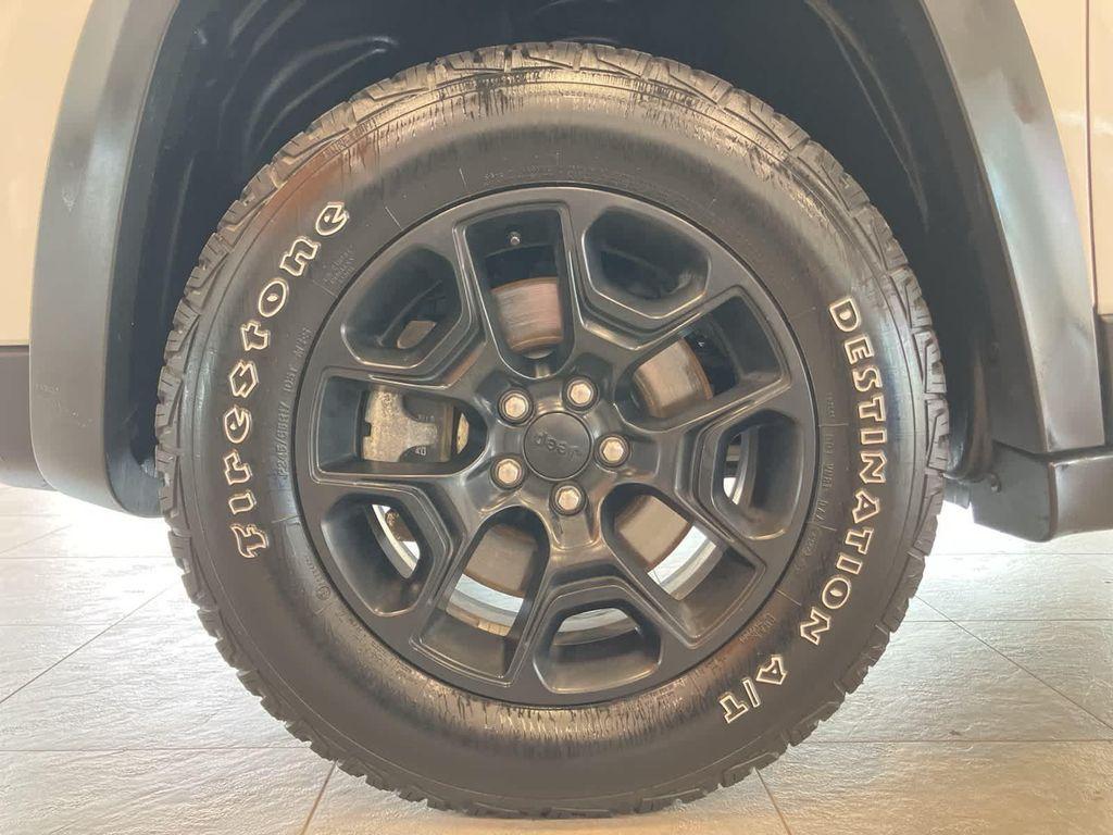 used 2022 Jeep Cherokee car, priced at $22,595