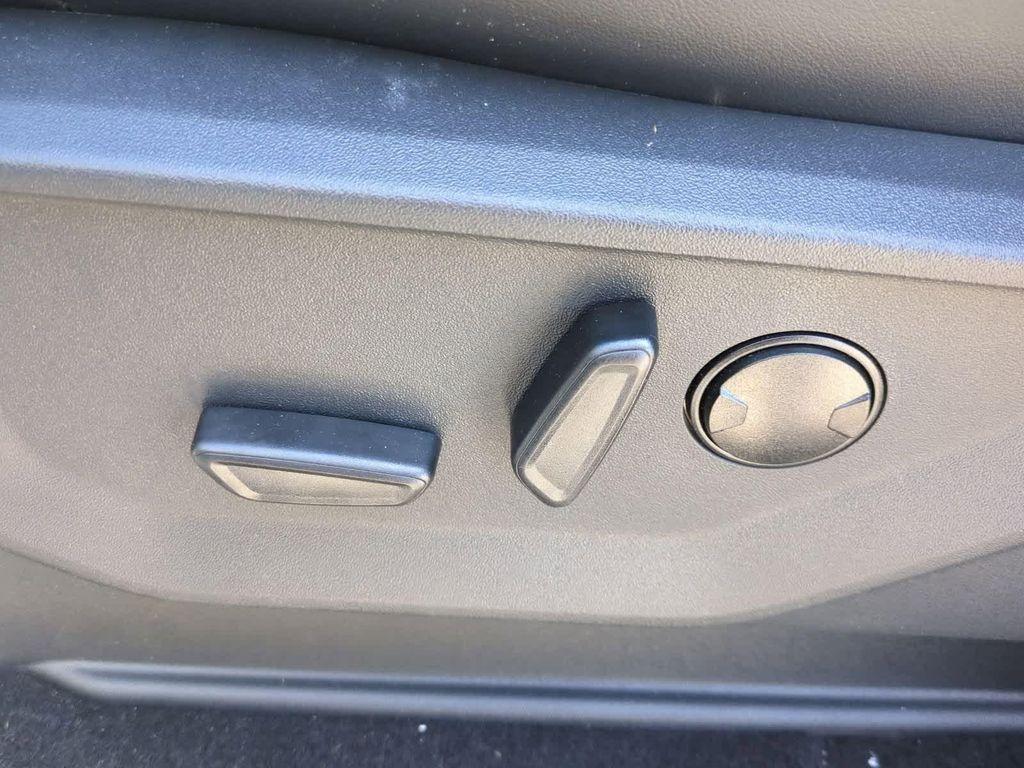 new 2025 Ford Expedition car, priced at $77,674