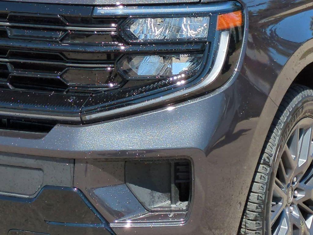 new 2025 Ford Expedition car, priced at $77,674