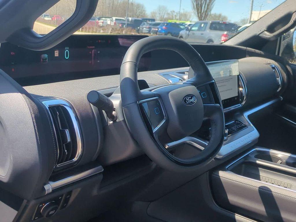 new 2025 Ford Expedition car, priced at $77,674