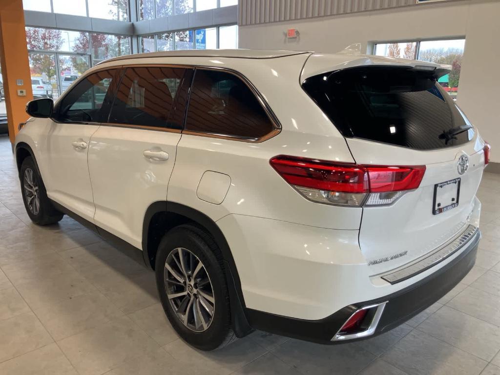used 2019 Toyota Highlander car, priced at $21,900