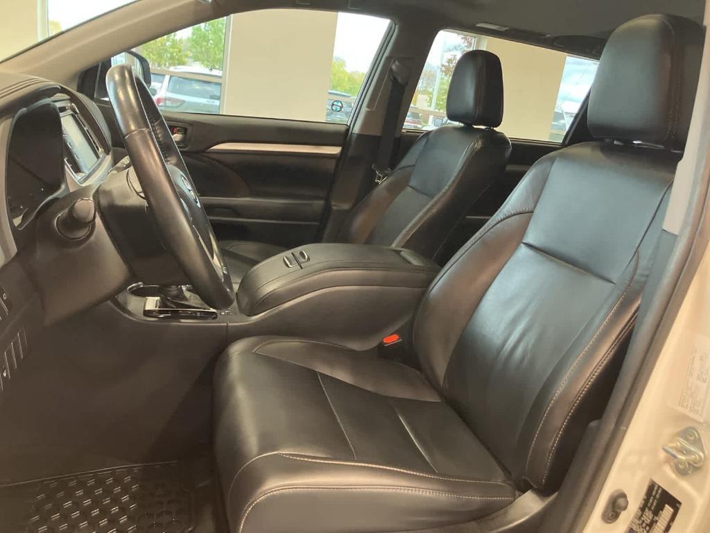used 2019 Toyota Highlander car, priced at $21,900