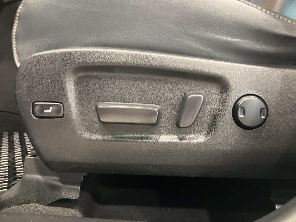 used 2019 Toyota Highlander car, priced at $21,900