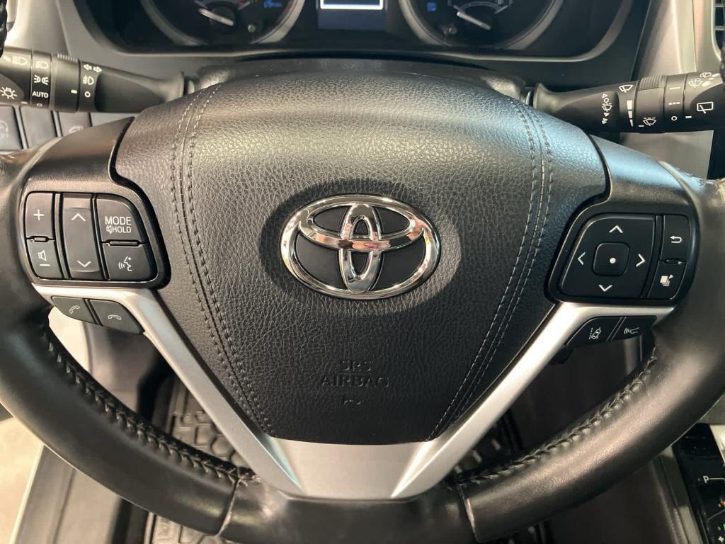 used 2019 Toyota Highlander car, priced at $21,900