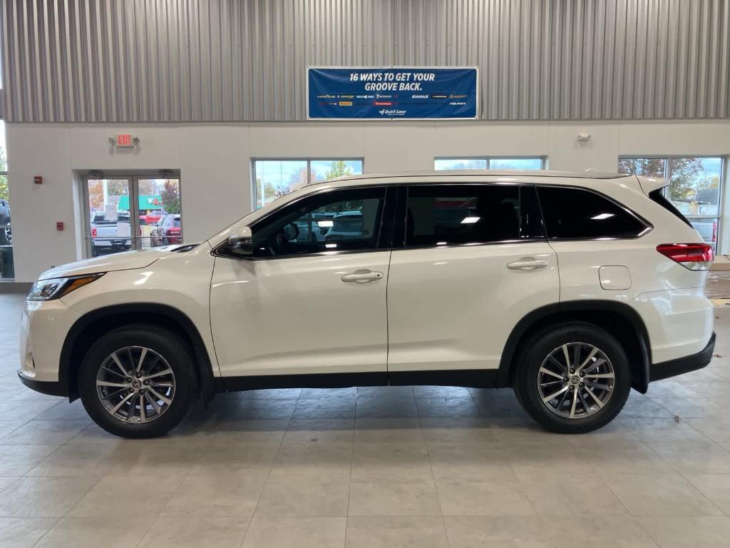 used 2019 Toyota Highlander car, priced at $21,900