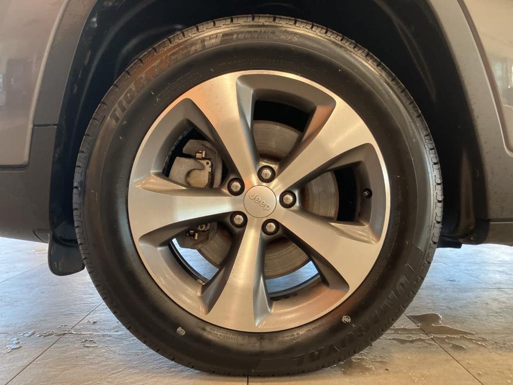 used 2020 Jeep Cherokee car, priced at $17,500