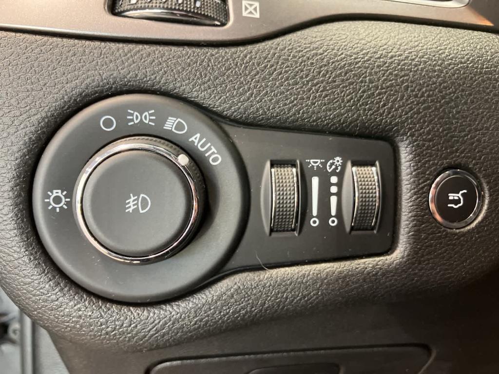 used 2020 Jeep Cherokee car, priced at $17,500