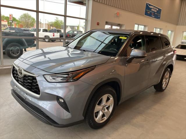 used 2022 Toyota Highlander car, priced at $29,595