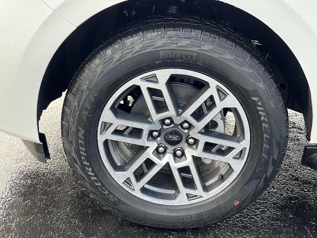 new 2025 Ford Expedition car, priced at $72,580