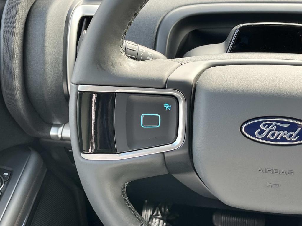 new 2025 Ford Expedition car, priced at $72,580