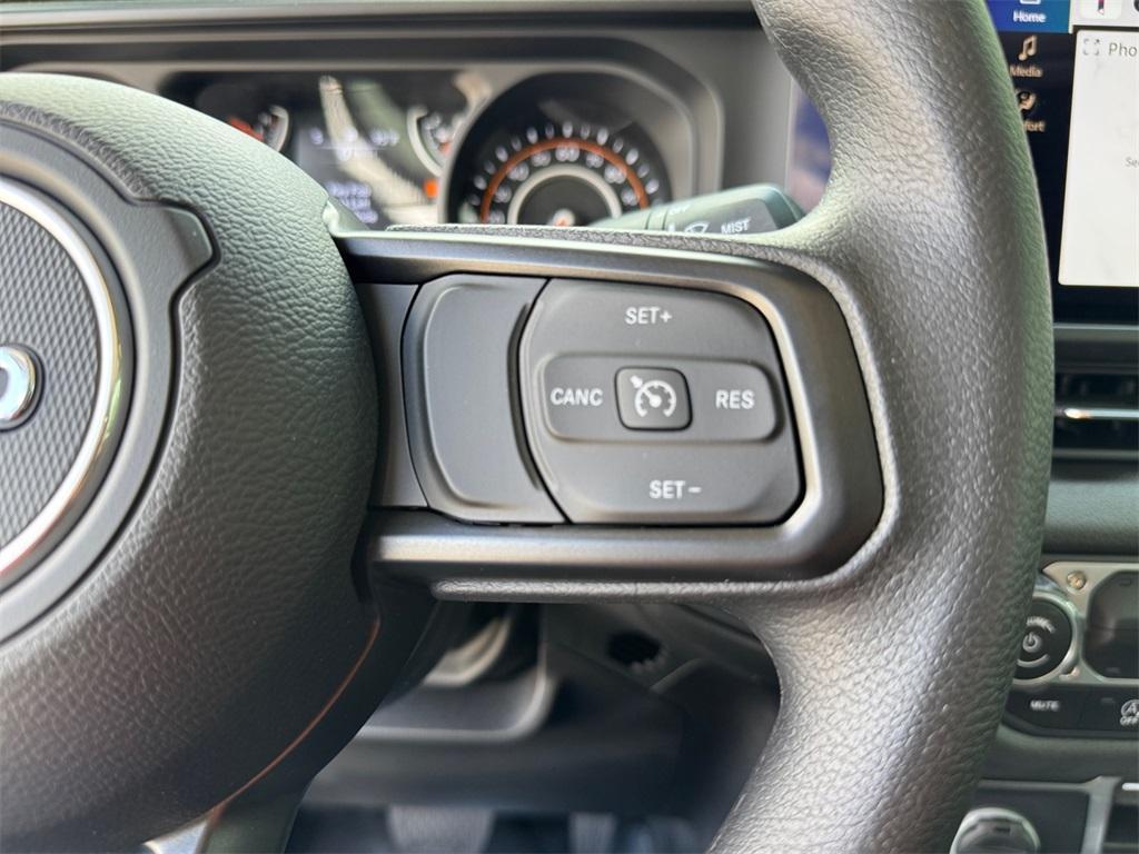 new 2025 Jeep Gladiator car, priced at $41,592