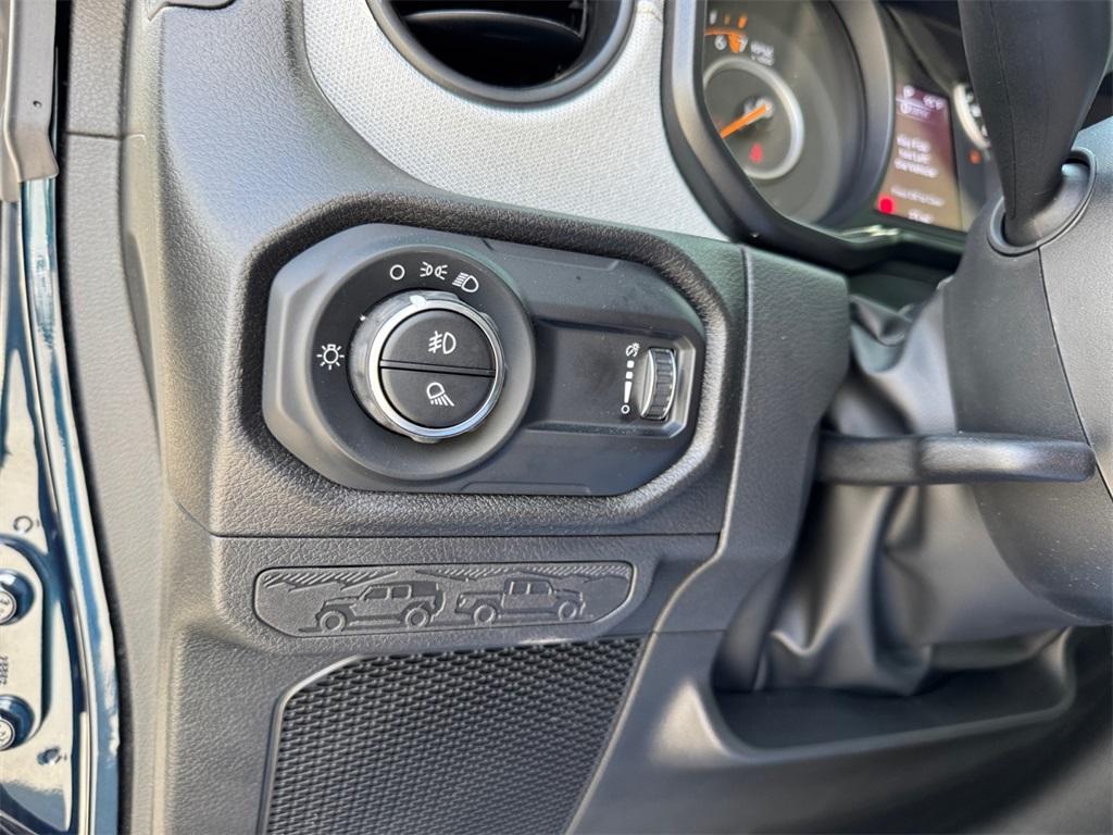 new 2025 Jeep Gladiator car, priced at $41,592