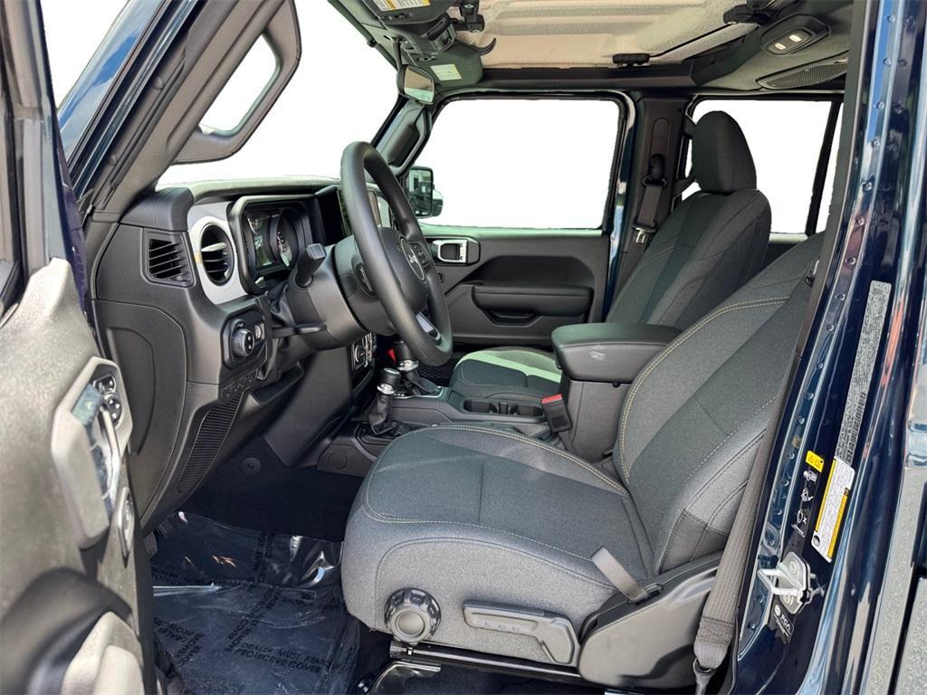 new 2025 Jeep Gladiator car, priced at $41,592