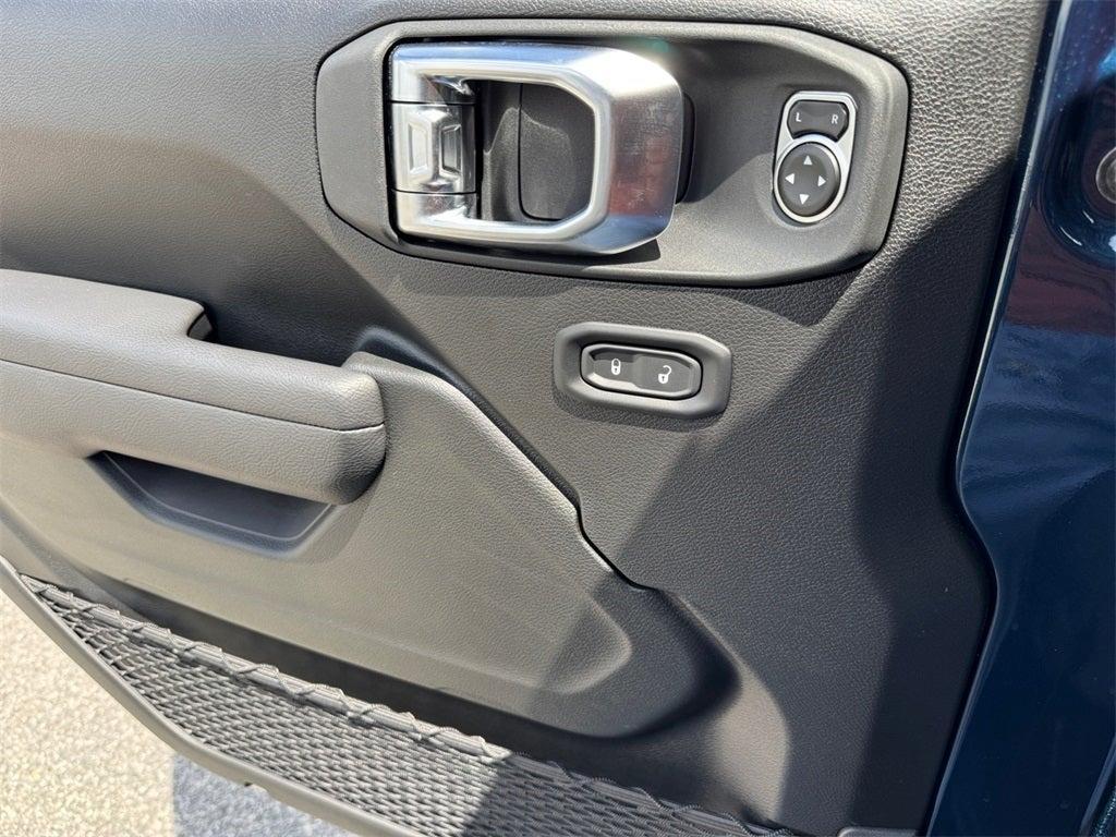 new 2025 Jeep Gladiator car, priced at $41,592
