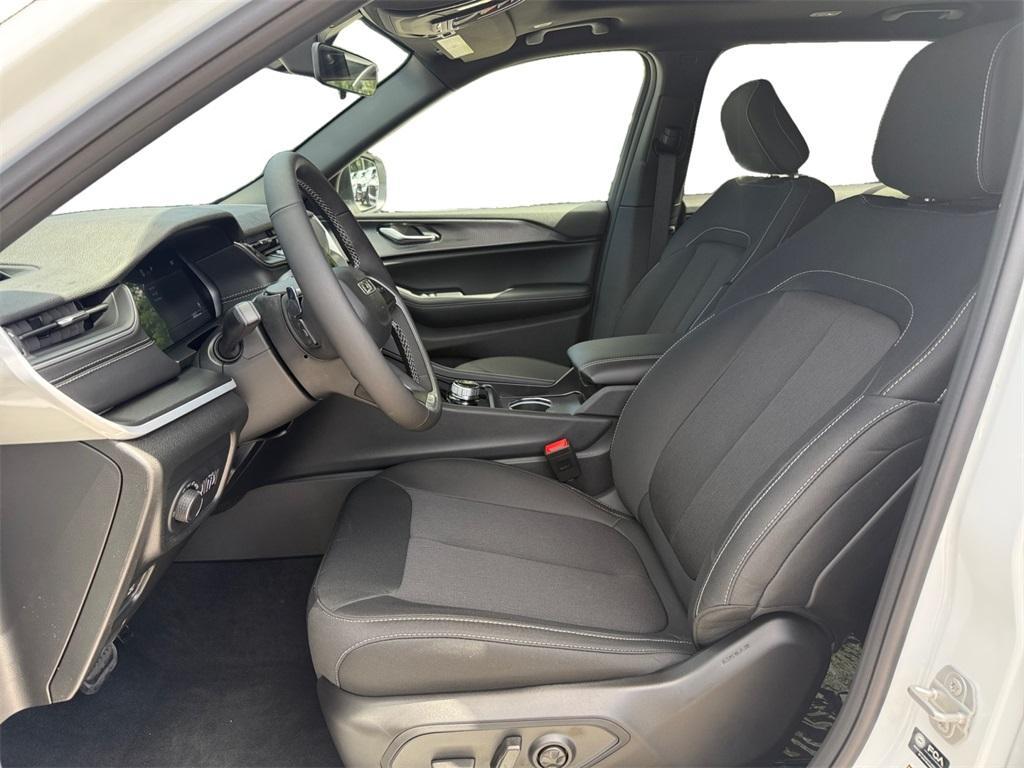 new 2025 Jeep Grand Cherokee L car, priced at $37,915
