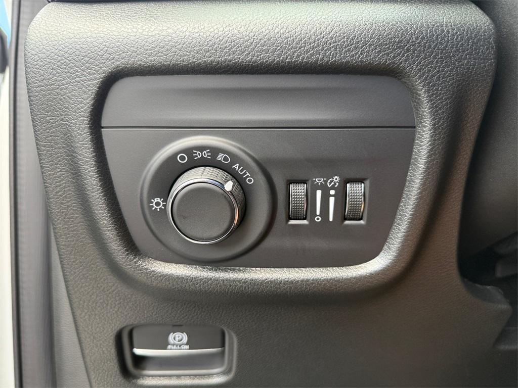 new 2025 Jeep Grand Cherokee L car, priced at $37,915