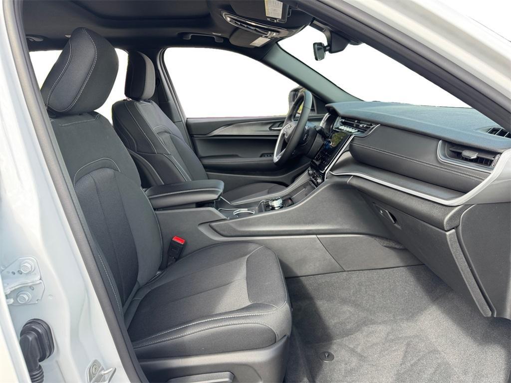 new 2025 Jeep Grand Cherokee L car, priced at $39,905