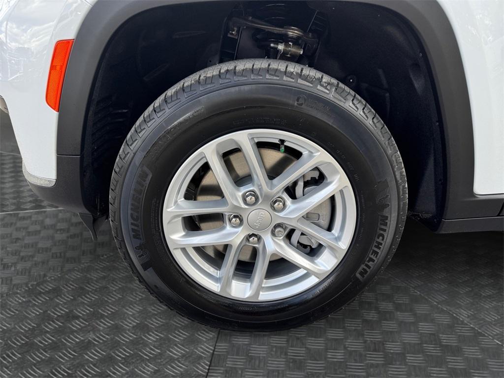 new 2025 Jeep Grand Cherokee L car, priced at $39,905