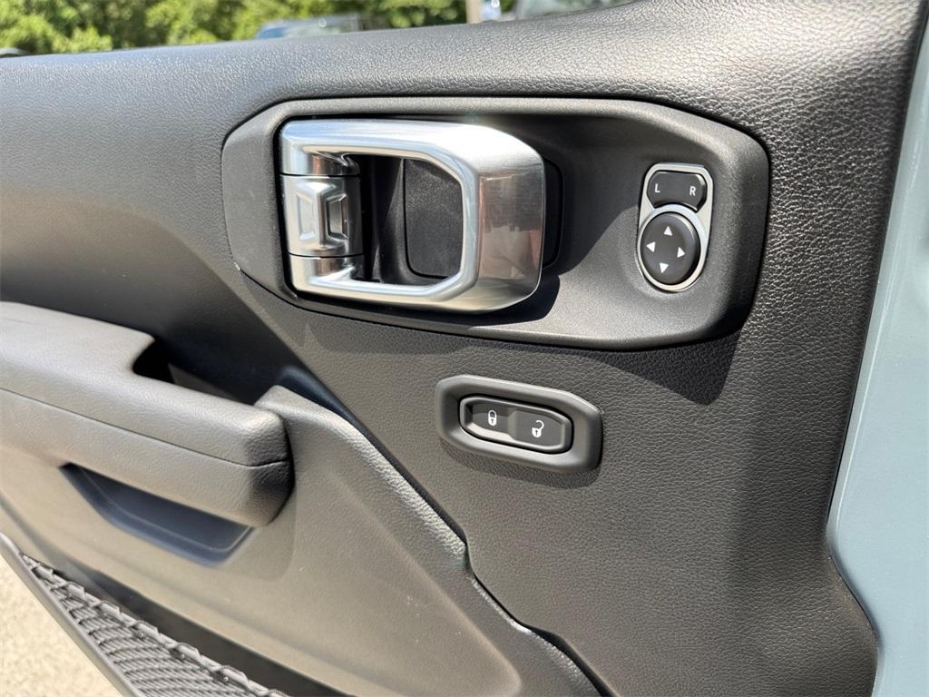 new 2025 Jeep Wrangler car, priced at $41,563