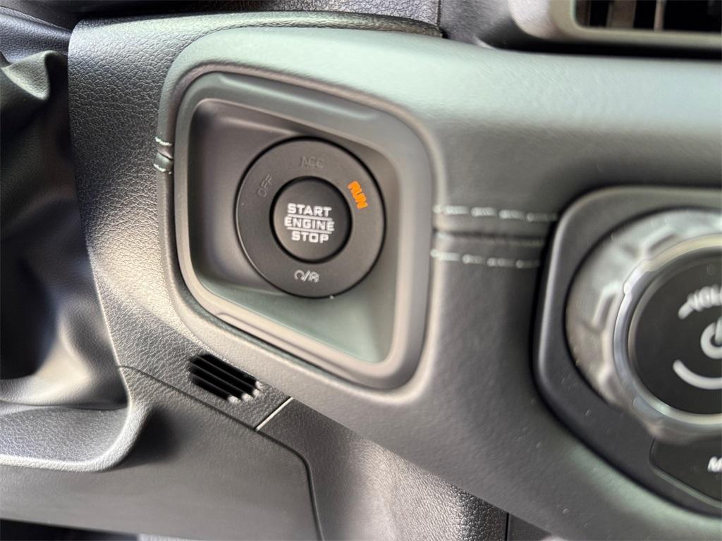 new 2025 Jeep Gladiator car, priced at $52,543