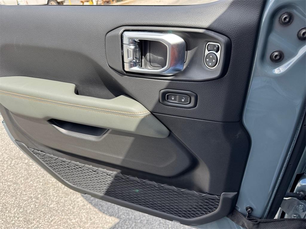 new 2025 Jeep Gladiator car, priced at $52,543