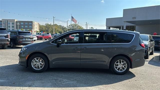 new 2025 Chrysler Pacifica car, priced at $45,315