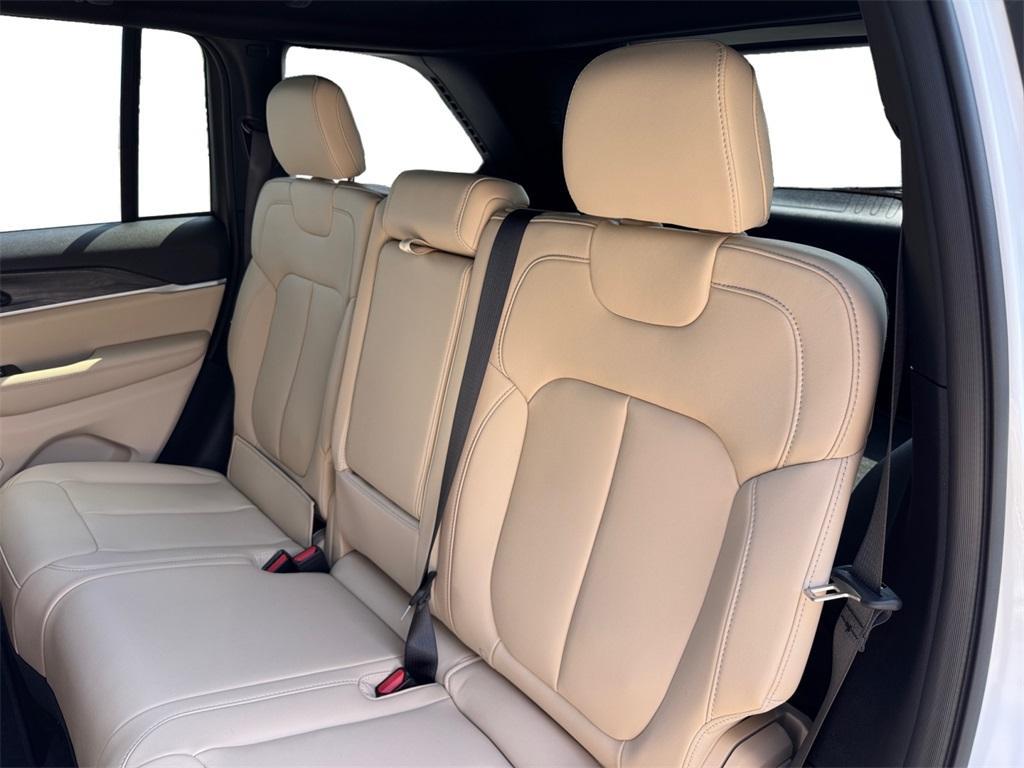 new 2025 Jeep Grand Cherokee car, priced at $38,888