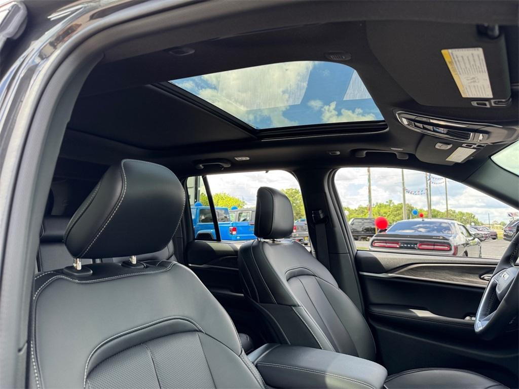 new 2025 Jeep Grand Cherokee car, priced at $50,891