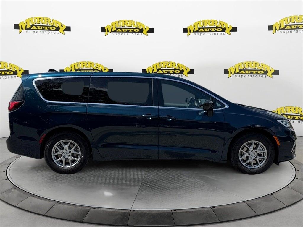 new 2025 Chrysler Pacifica car, priced at $45,422