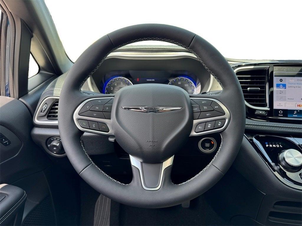new 2025 Chrysler Pacifica car, priced at $45,422