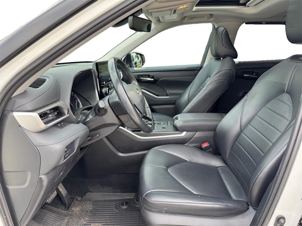 used 2021 Toyota Highlander car, priced at $29,750